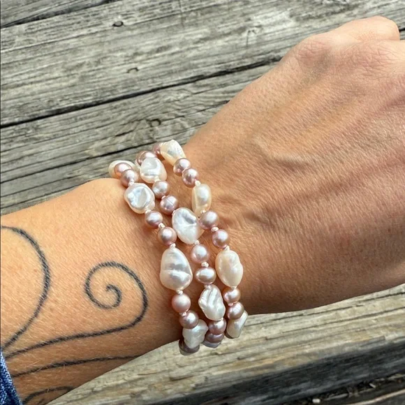 Elegant Pearl Necklace - Picture 3 of 8